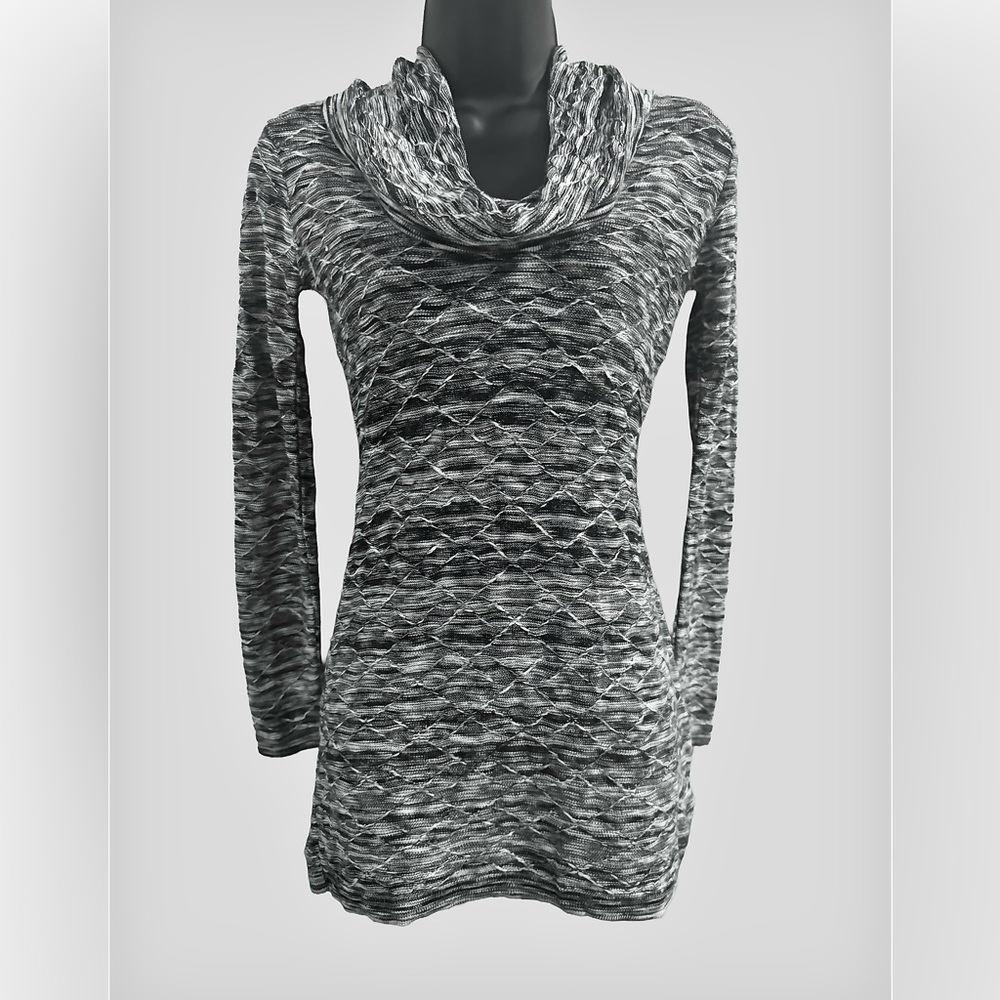 VENUS Black & White Textured Knit Top – Chic Stylish Sweater XS